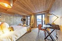 Val Thorens | Les Chalets Koh I Nor | slaapkamer met bureau balkon en 2-persoonsbed